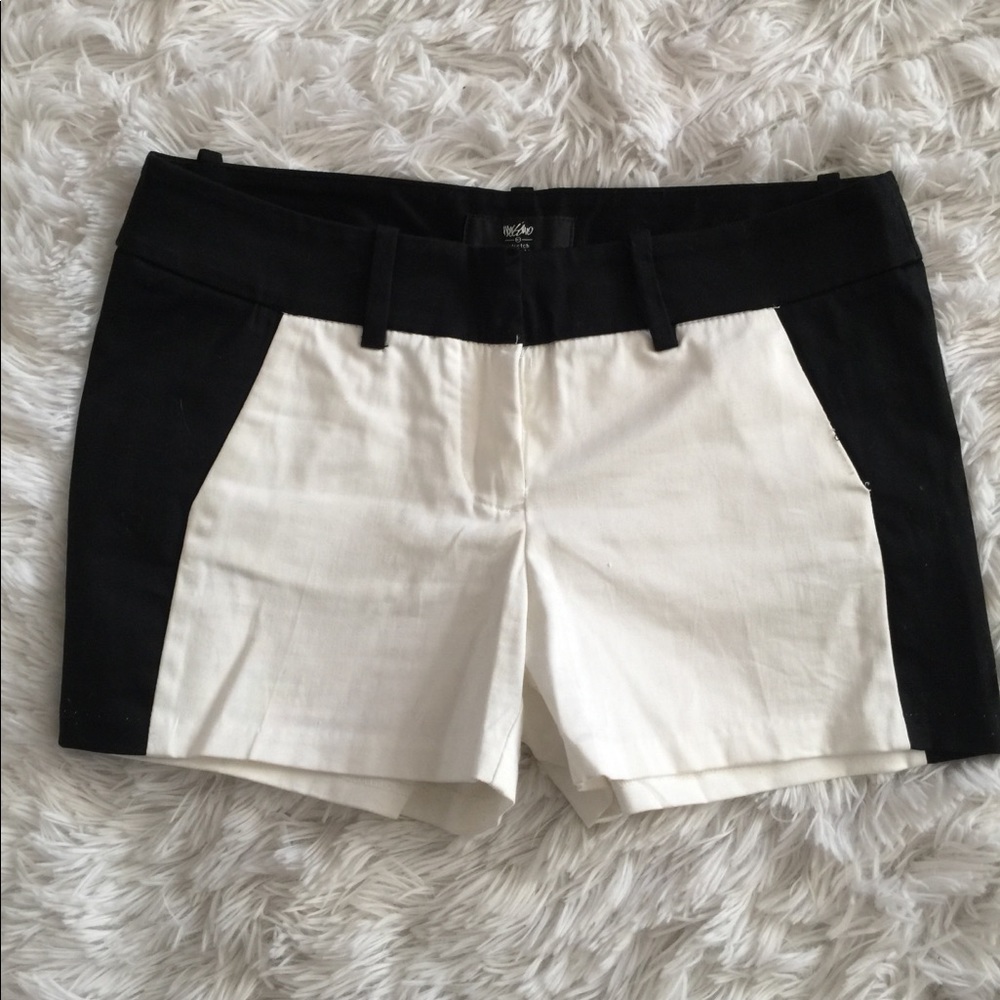 Mossimo size 2black and white stretch  shorts
